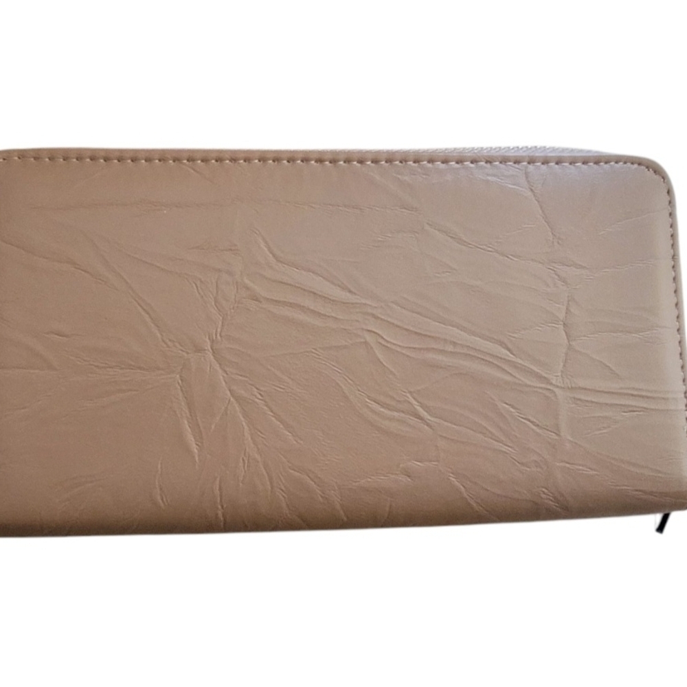 Elegant Tan Wallet - Picture 2 of 3